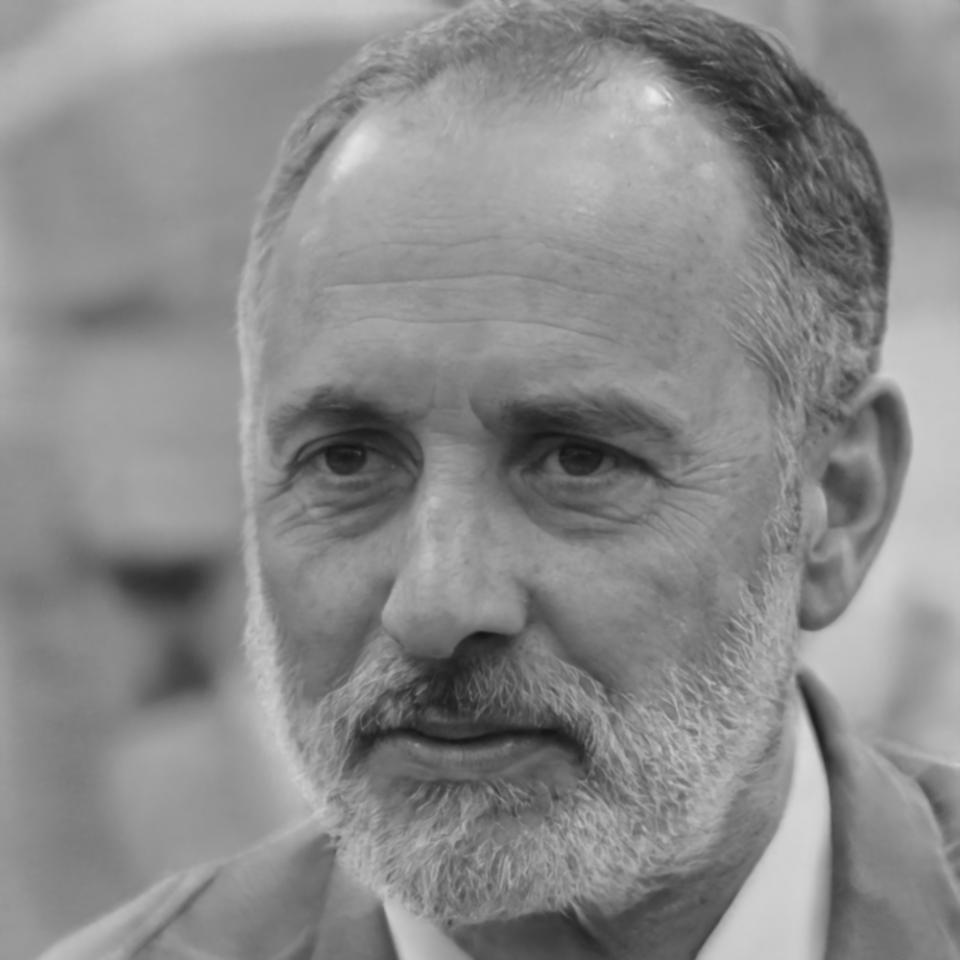 Roberto Villareal, Senior Financial Consultant